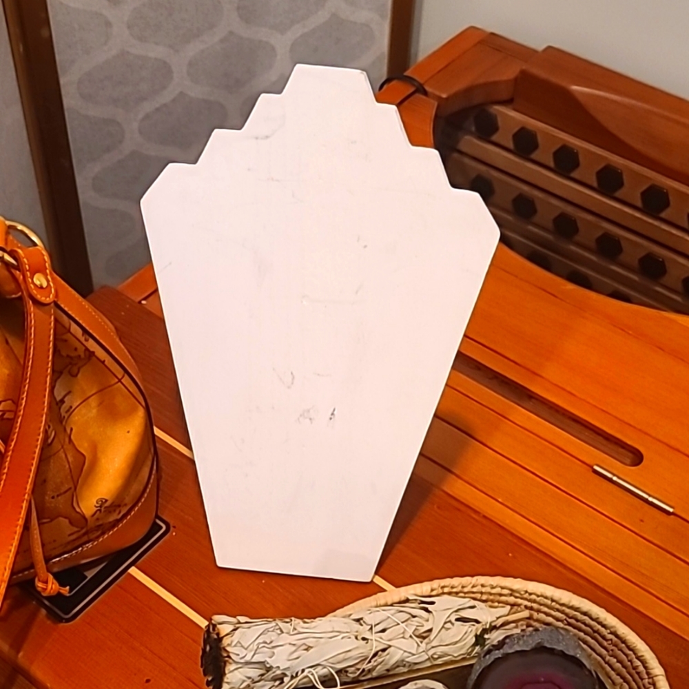 Simple necklace display